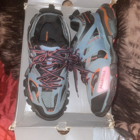 Balenciaga - Picture 4 of 9